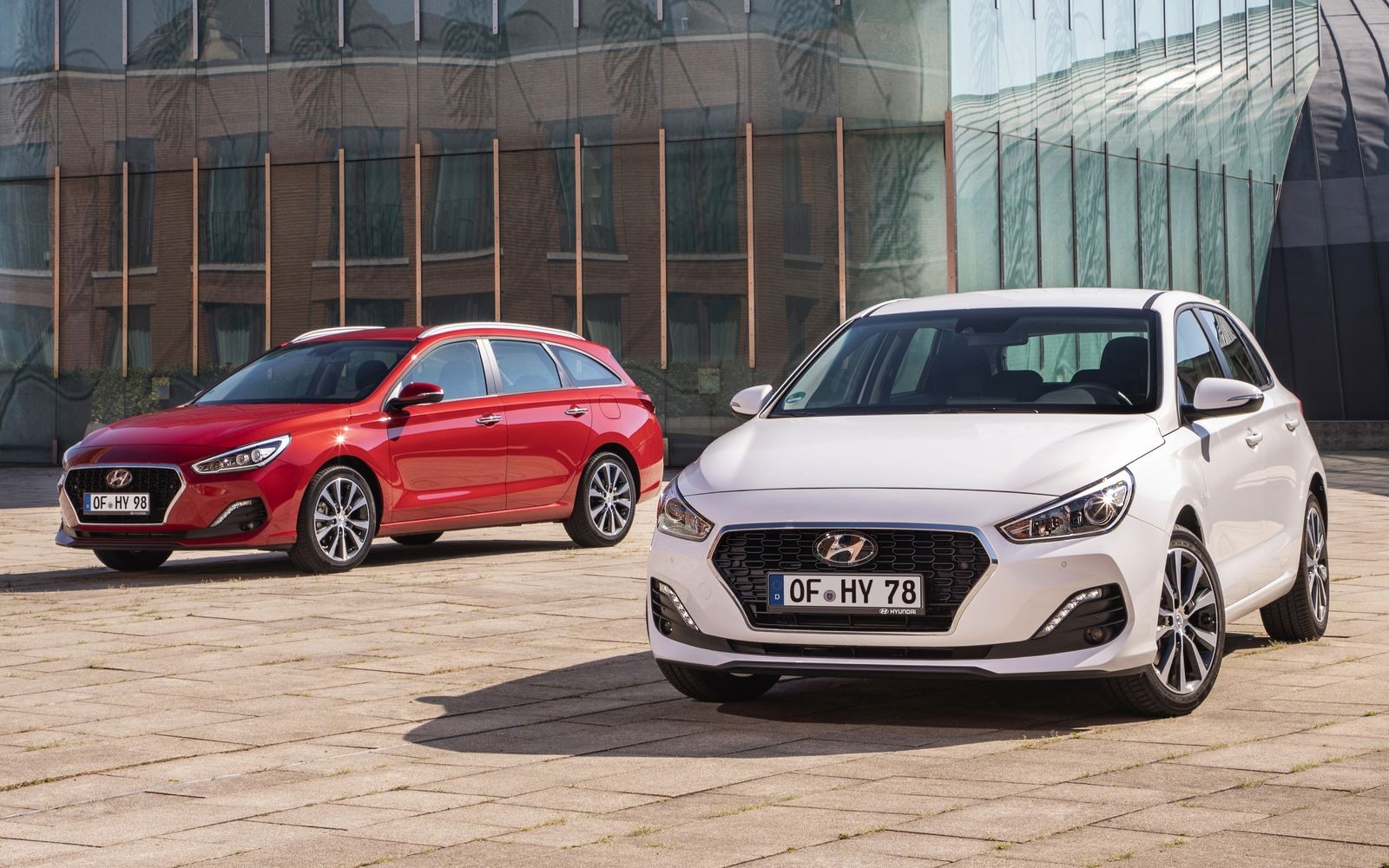 Hyundai i30 хочет объехать Kia Ceed на рестайлинге и мочевине