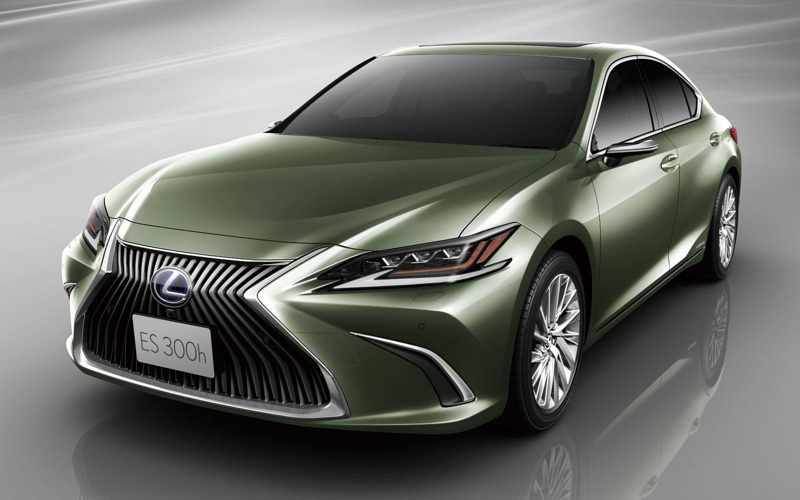 Камеры вместо зеркал: Lexus первым осмелился предложить их на серийной машине