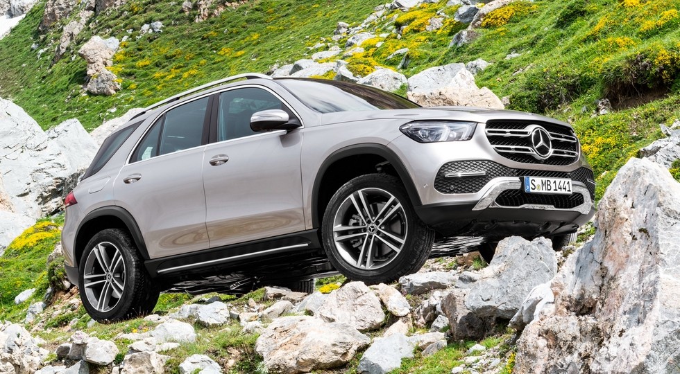 Новый Mercedes-Benz GLE подрос и обзавелся гидропневматической подвеской