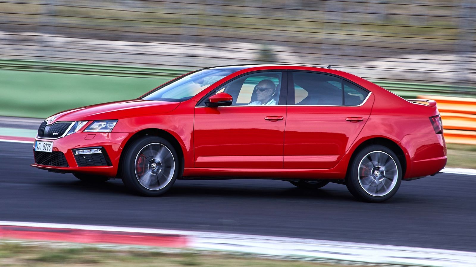 Skoda Octavia в России: больше никакого спорта, люкса и полного привода